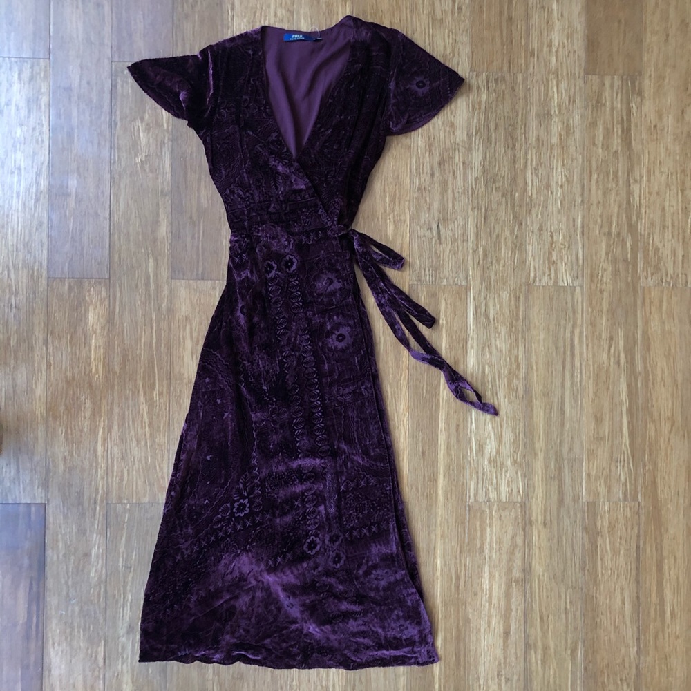 Ralph Lauren Dress in Wine color
Velvet
Size 6